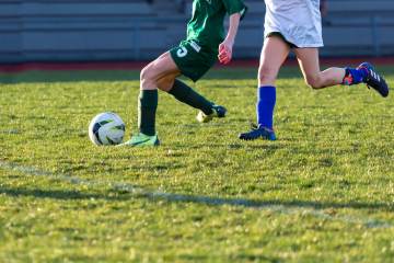 邮报：VAR审核舍什科手球时，舒梅切尔大喊“废除这愚蠢的VAR”（配图示意）
